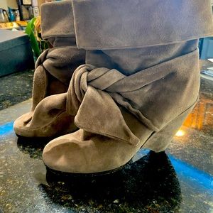 Marc Jacobs suede boots. 39.